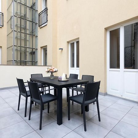 Kinsky Garden Apartments And Suites By Dwellfort Prag Exteriör bild