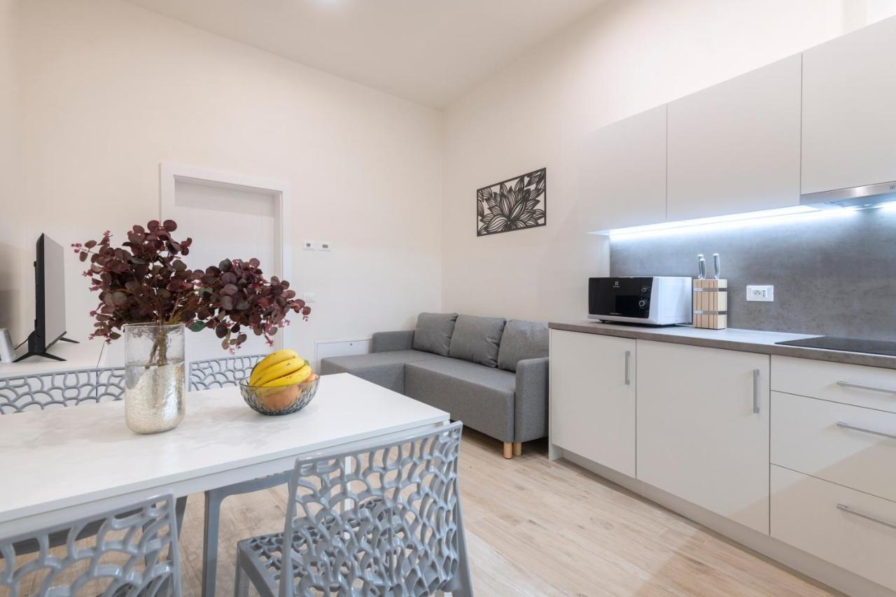 Kinsky Garden Apartments And Suites By Dwellfort Prag Exteriör bild