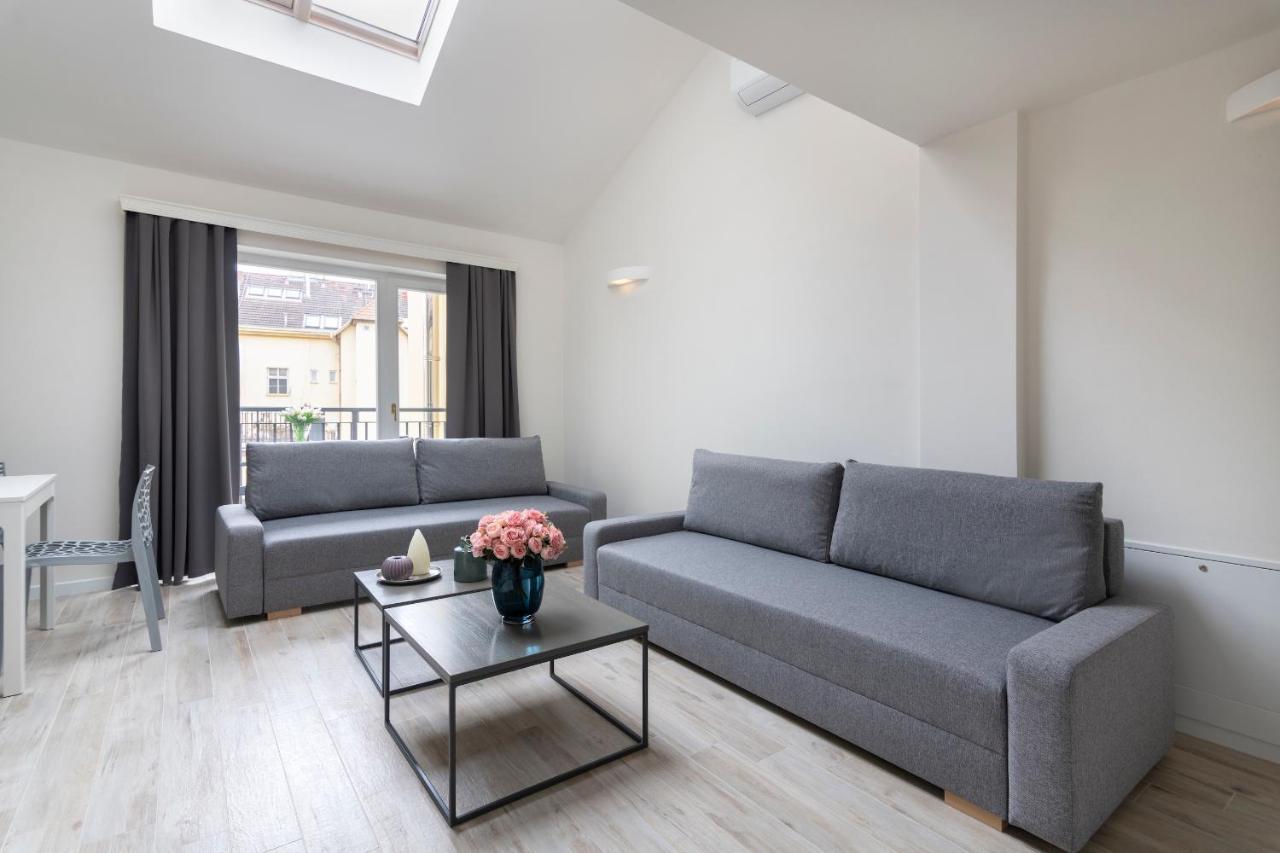 Kinsky Garden Apartments And Suites By Dwellfort Prag Exteriör bild