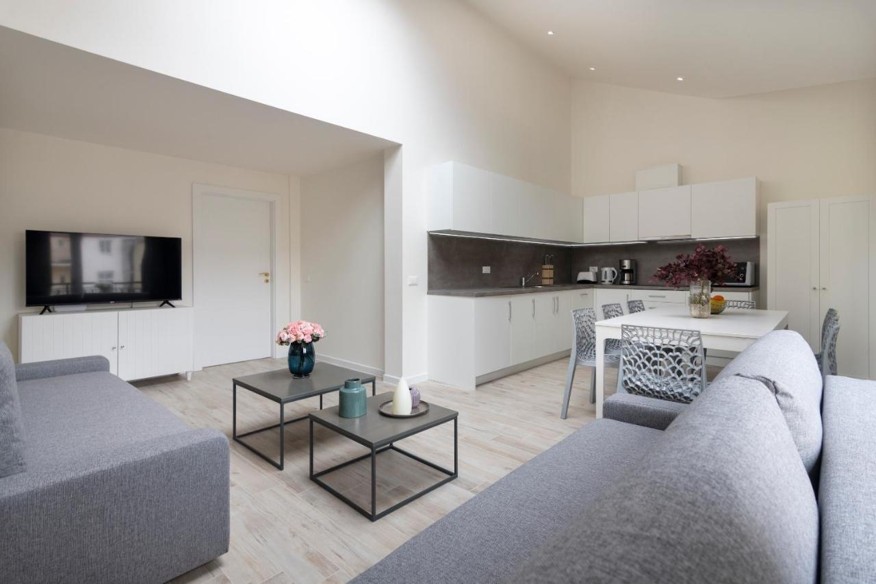 Kinsky Garden Apartments And Suites By Dwellfort Prag Exteriör bild