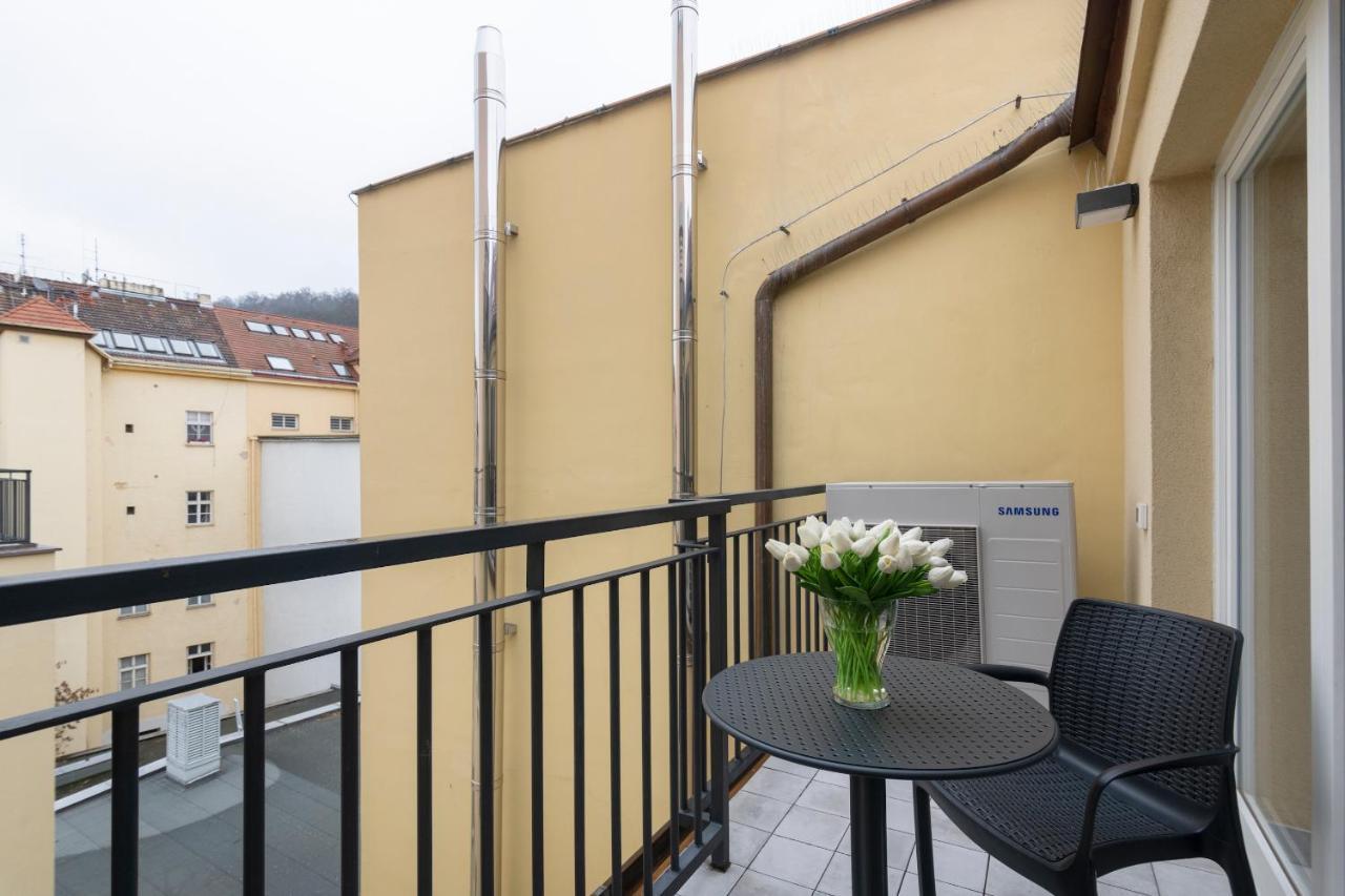 Kinsky Garden Apartments And Suites By Dwellfort Prag Exteriör bild