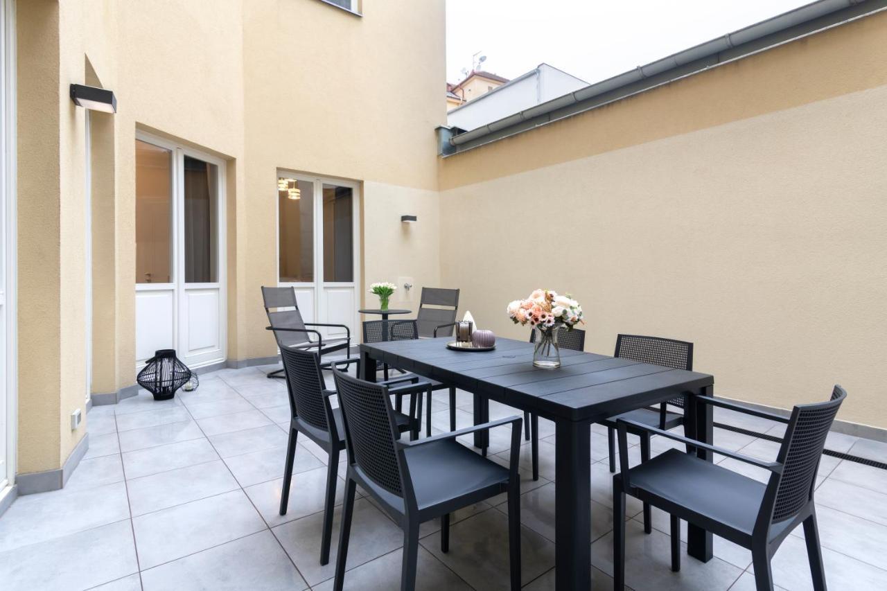 Kinsky Garden Apartments And Suites By Dwellfort Prag Exteriör bild