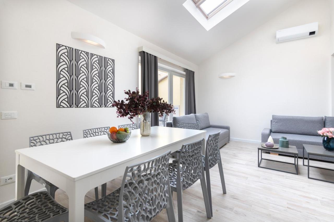 Kinsky Garden Apartments And Suites By Dwellfort Prag Exteriör bild