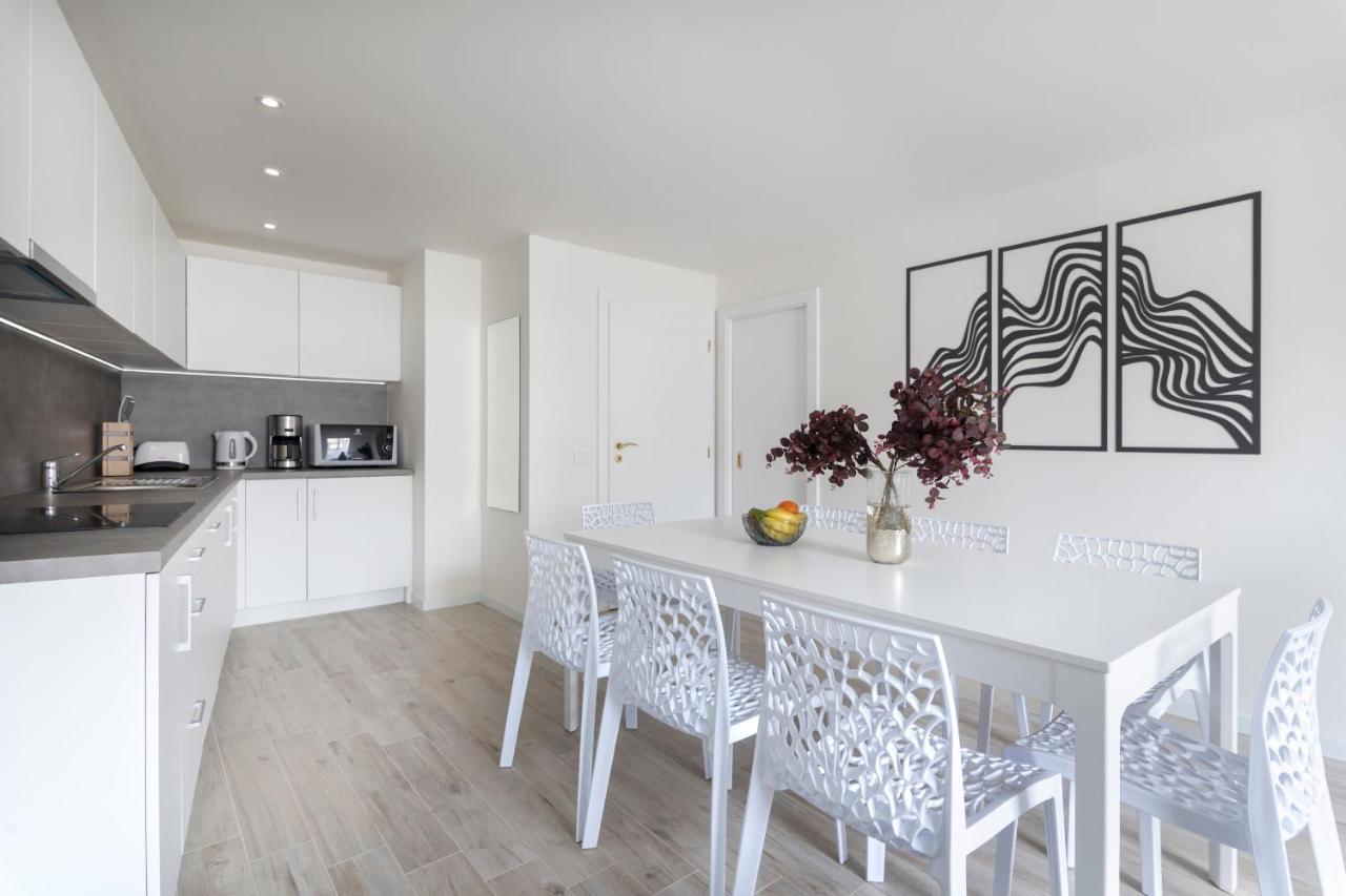 Kinsky Garden Apartments And Suites By Dwellfort Prag Exteriör bild