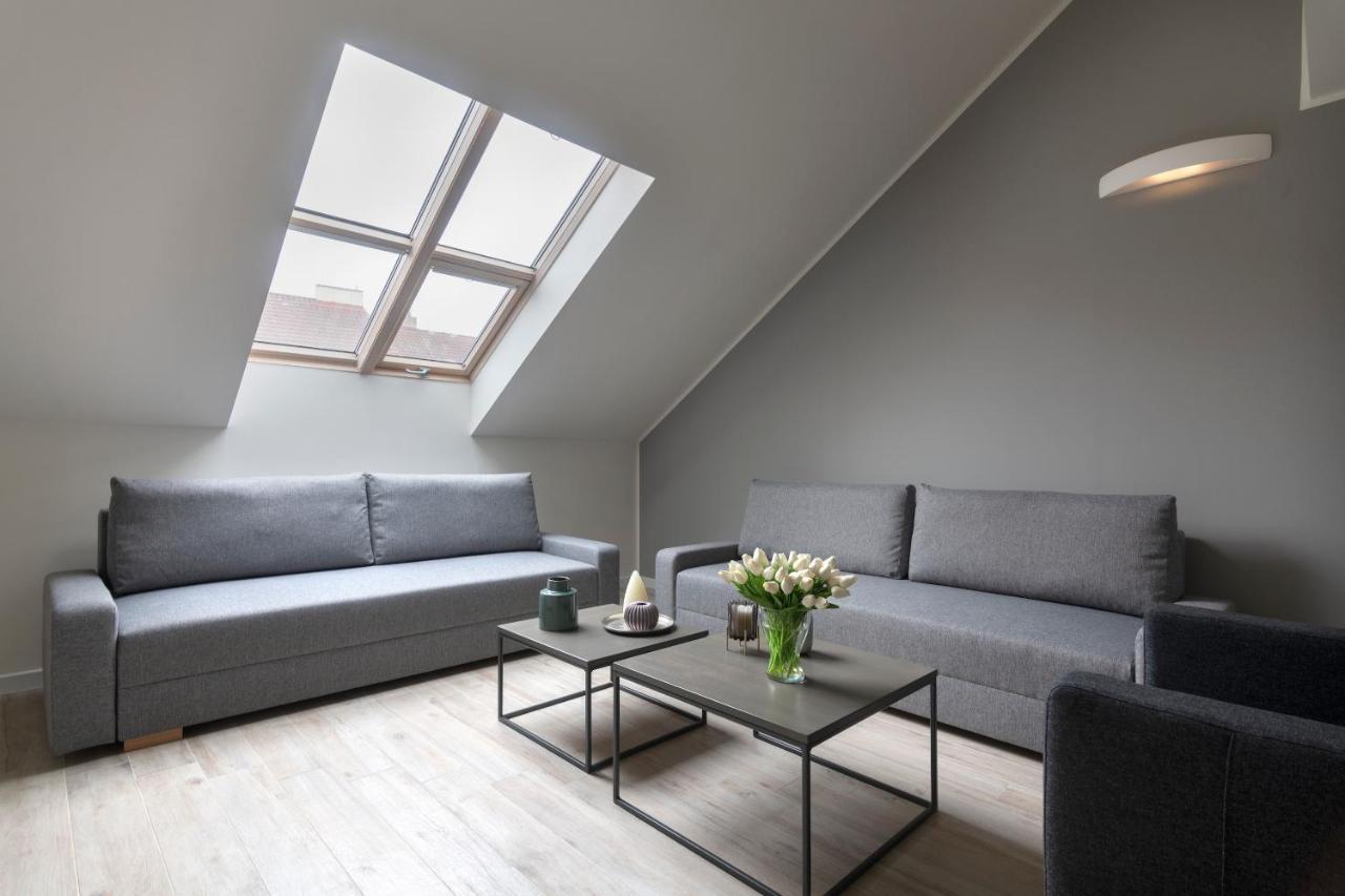 Kinsky Garden Apartments And Suites By Dwellfort Prag Exteriör bild