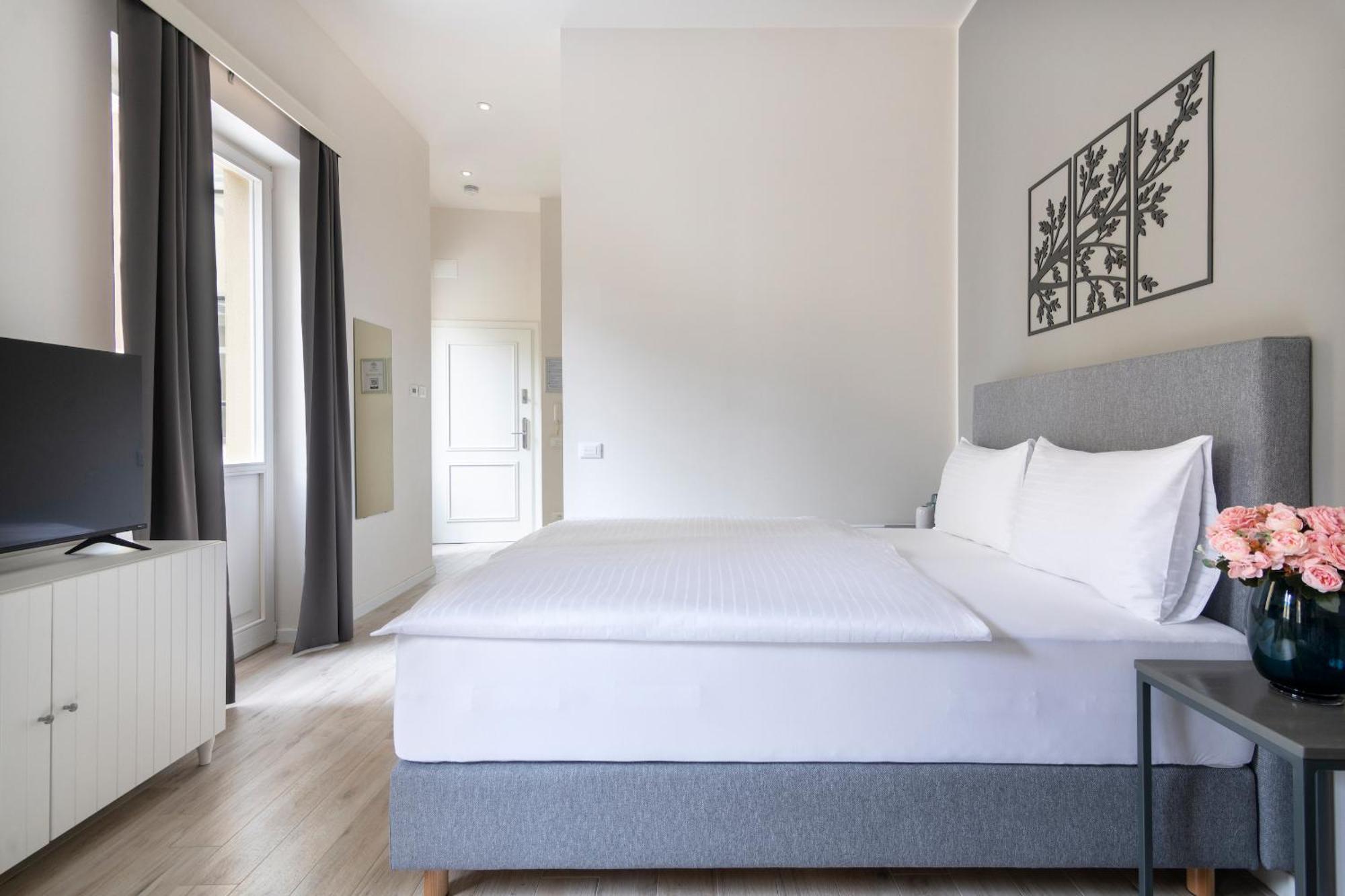Kinsky Garden Apartments And Suites By Dwellfort Prag Exteriör bild