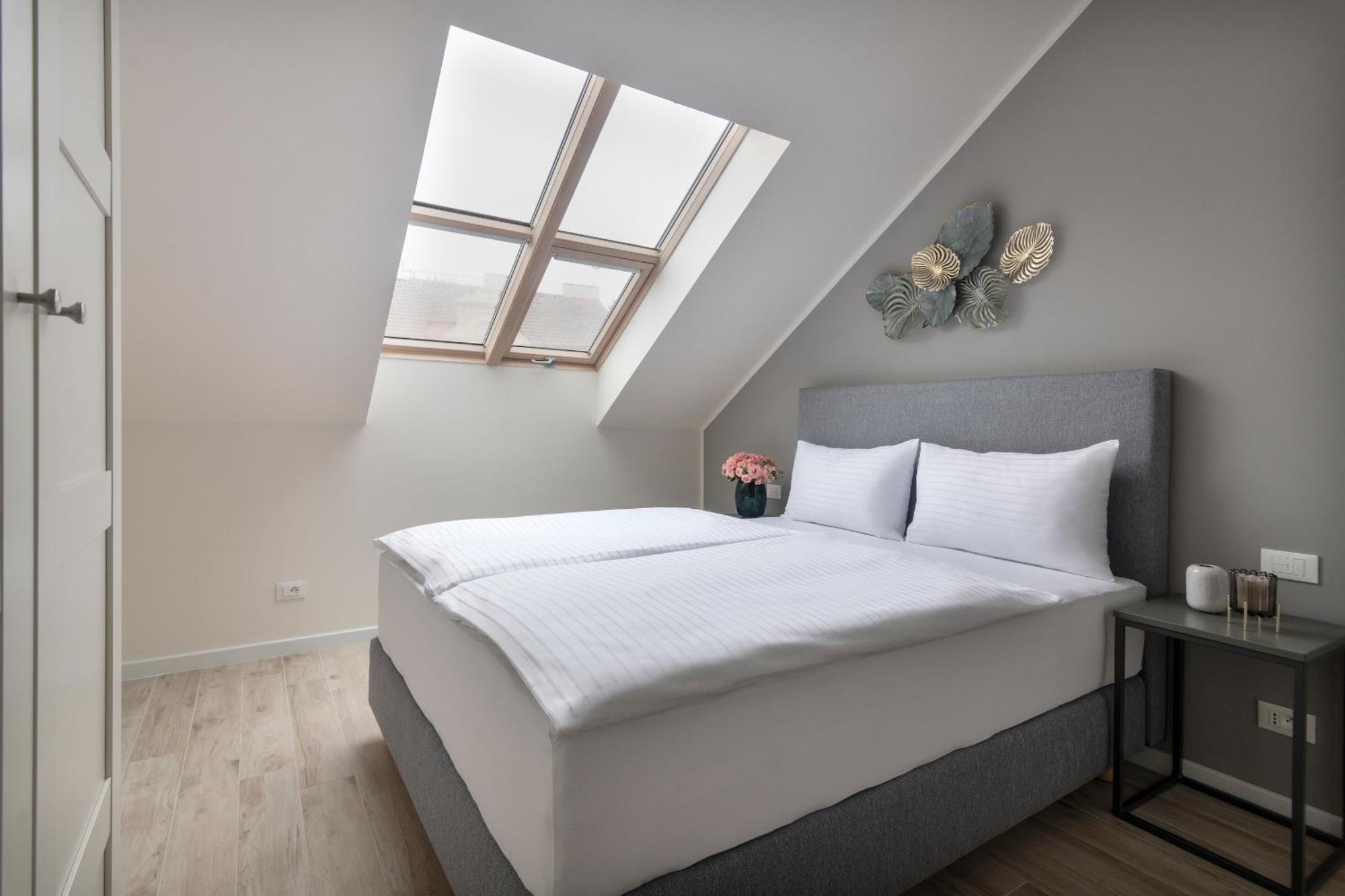 Kinsky Garden Apartments And Suites By Dwellfort Prag Exteriör bild