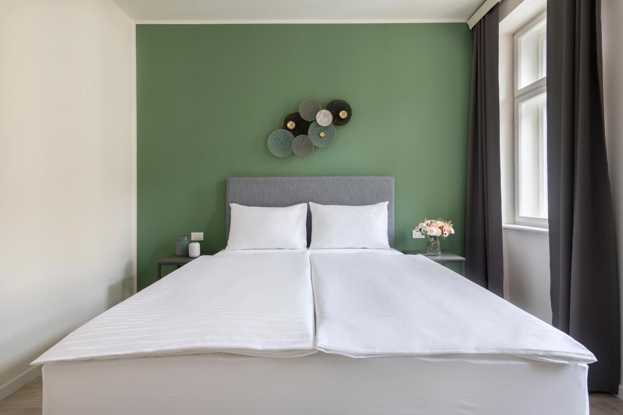 Kinsky Garden Apartments And Suites By Dwellfort Prag Exteriör bild