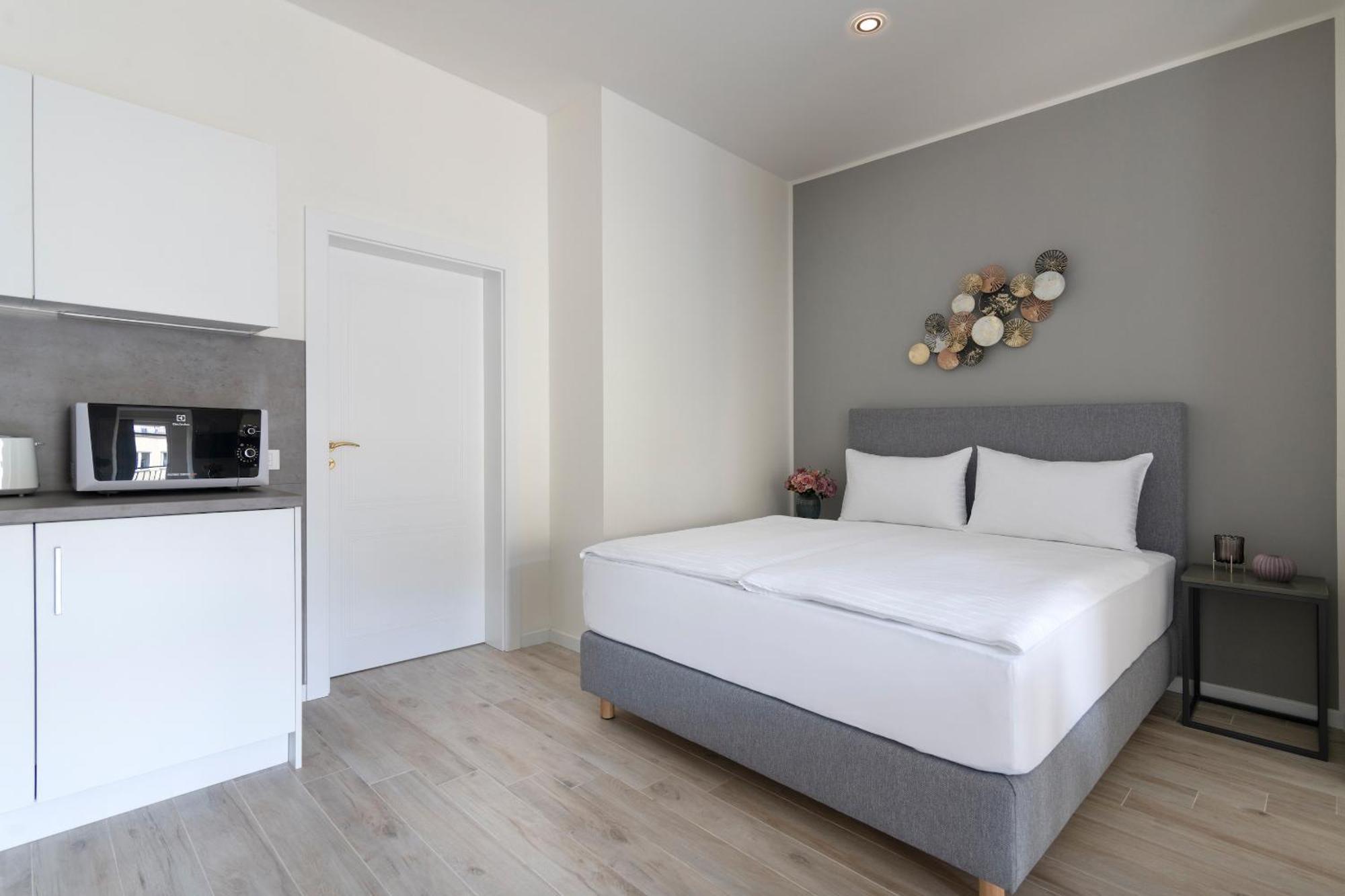 Kinsky Garden Apartments And Suites By Dwellfort Prag Exteriör bild