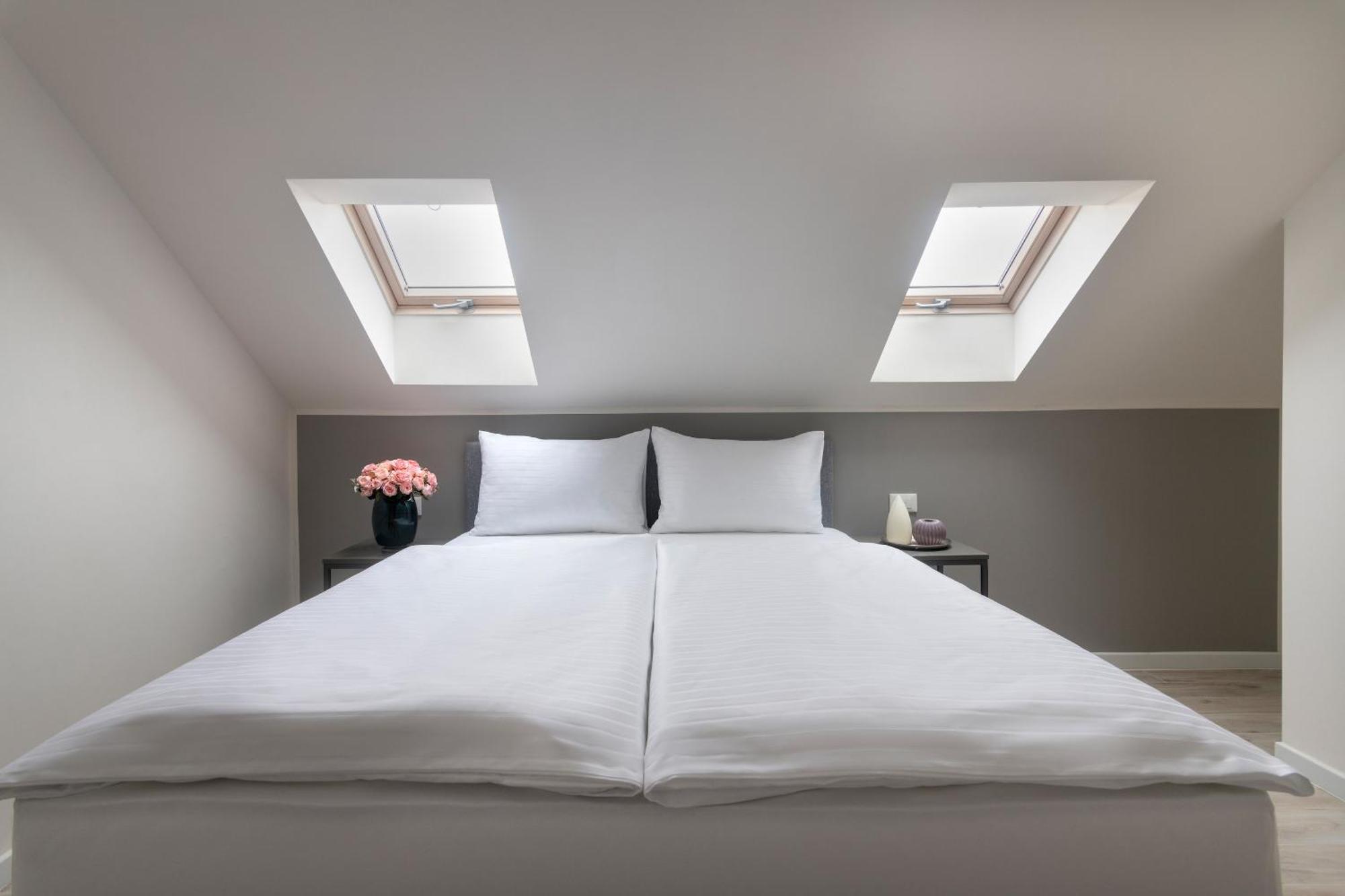 Kinsky Garden Apartments And Suites By Dwellfort Prag Rum bild