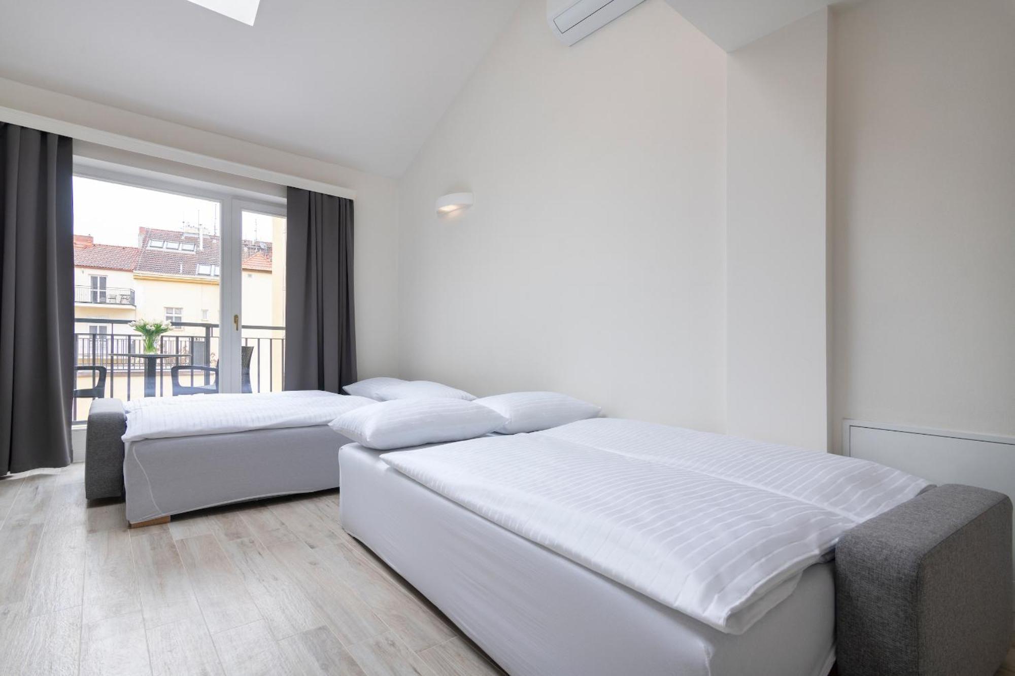 Kinsky Garden Apartments And Suites By Dwellfort Prag Rum bild
