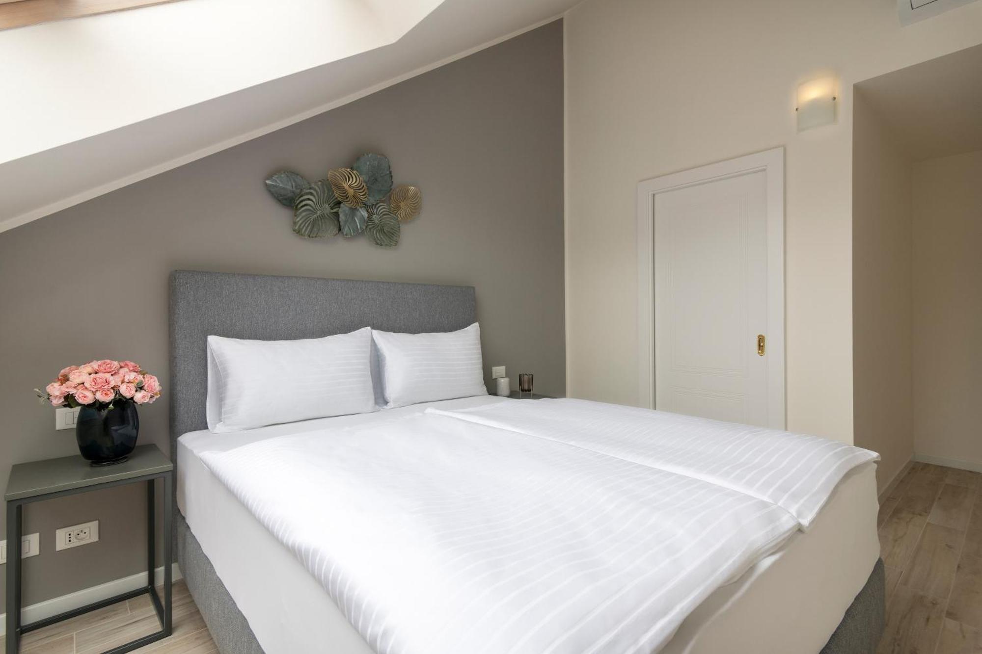 Kinsky Garden Apartments And Suites By Dwellfort Prag Rum bild