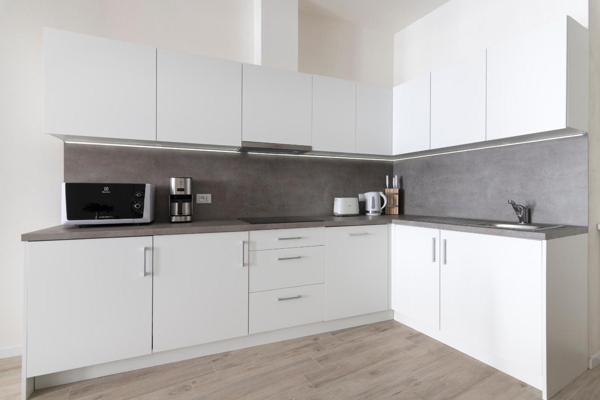 Kinsky Garden Apartments And Suites By Dwellfort Prag Exteriör bild