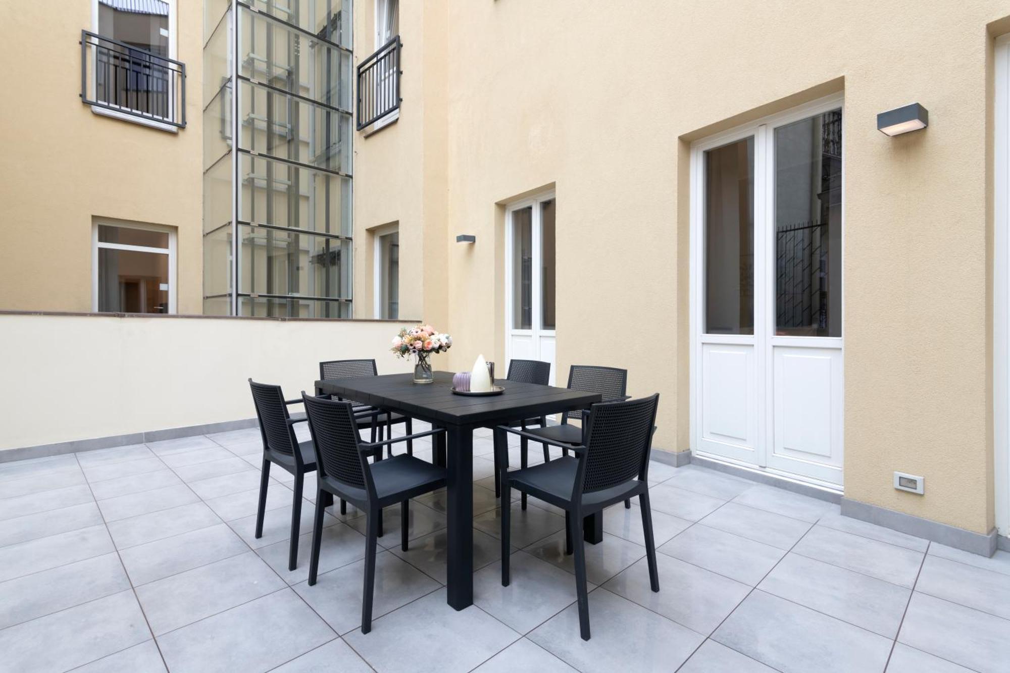Kinsky Garden Apartments And Suites By Dwellfort Prag Exteriör bild