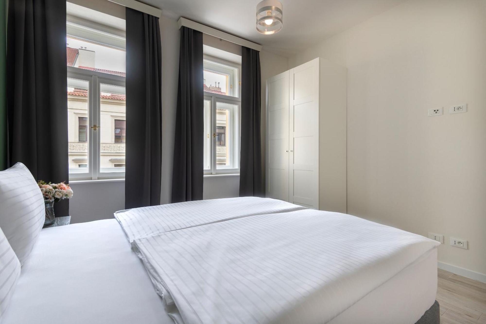 Kinsky Garden Apartments And Suites By Dwellfort Prag Rum bild