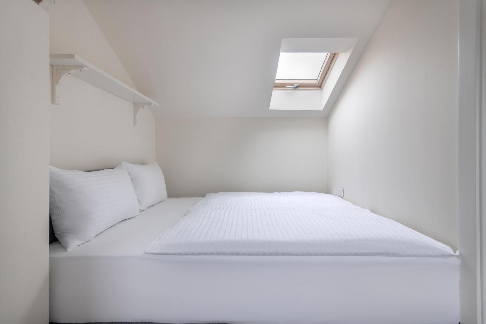 Kinsky Garden Apartments And Suites By Dwellfort Prag Rum bild